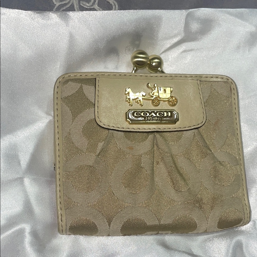 Coach Madison Signature Canvas Framed Kisslock